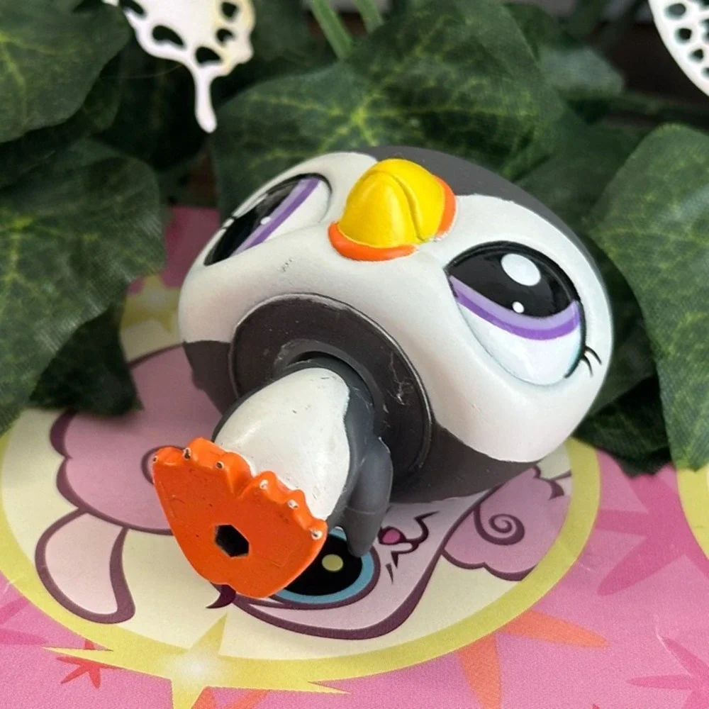 Littlest Pet Shop LPS 1748 Grey White Puffin Bird Yellow Orange